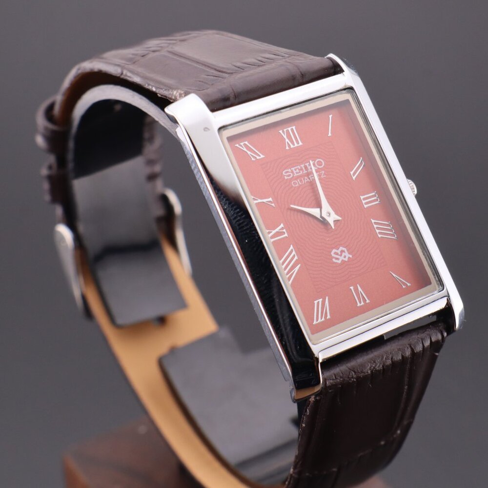 Vintage Seiko Slim Quartz Gentlemen's Wrist Watch  - FREE SHIPPING
